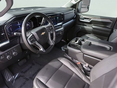 Used 2025 Chevrolet Silverado 2500 LTZ image 13