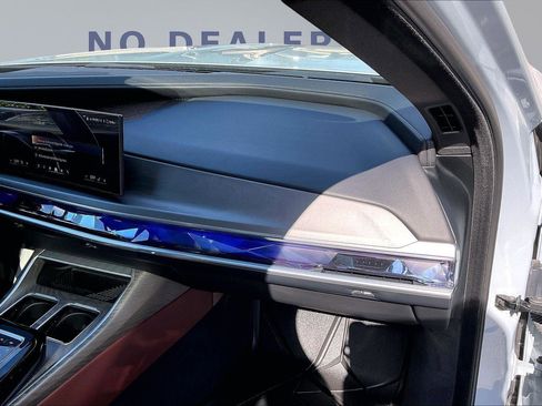 Used 2023 BMW 760i xDrive image 25