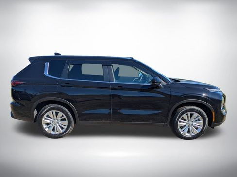 New 2026 Mitsubishi Outlander ES FWD image 2