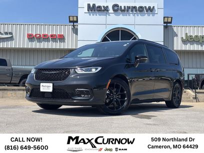 Used 2024 Chrysler Pacifica Limited w/ S Appearance Package