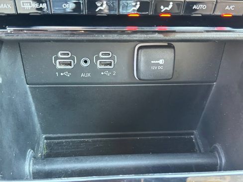 Used 2023 Jeep Grand Cherokee Limited AWD/4WD image 32