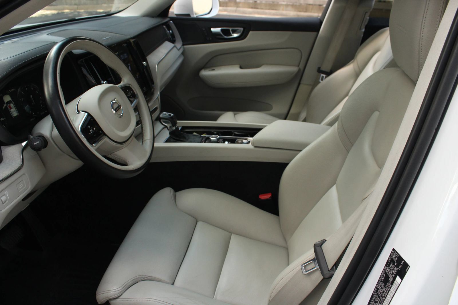 Used 2019 Volvo XC60 T5 Inscription w/ Protection Package Premier AWD/4WD image 14