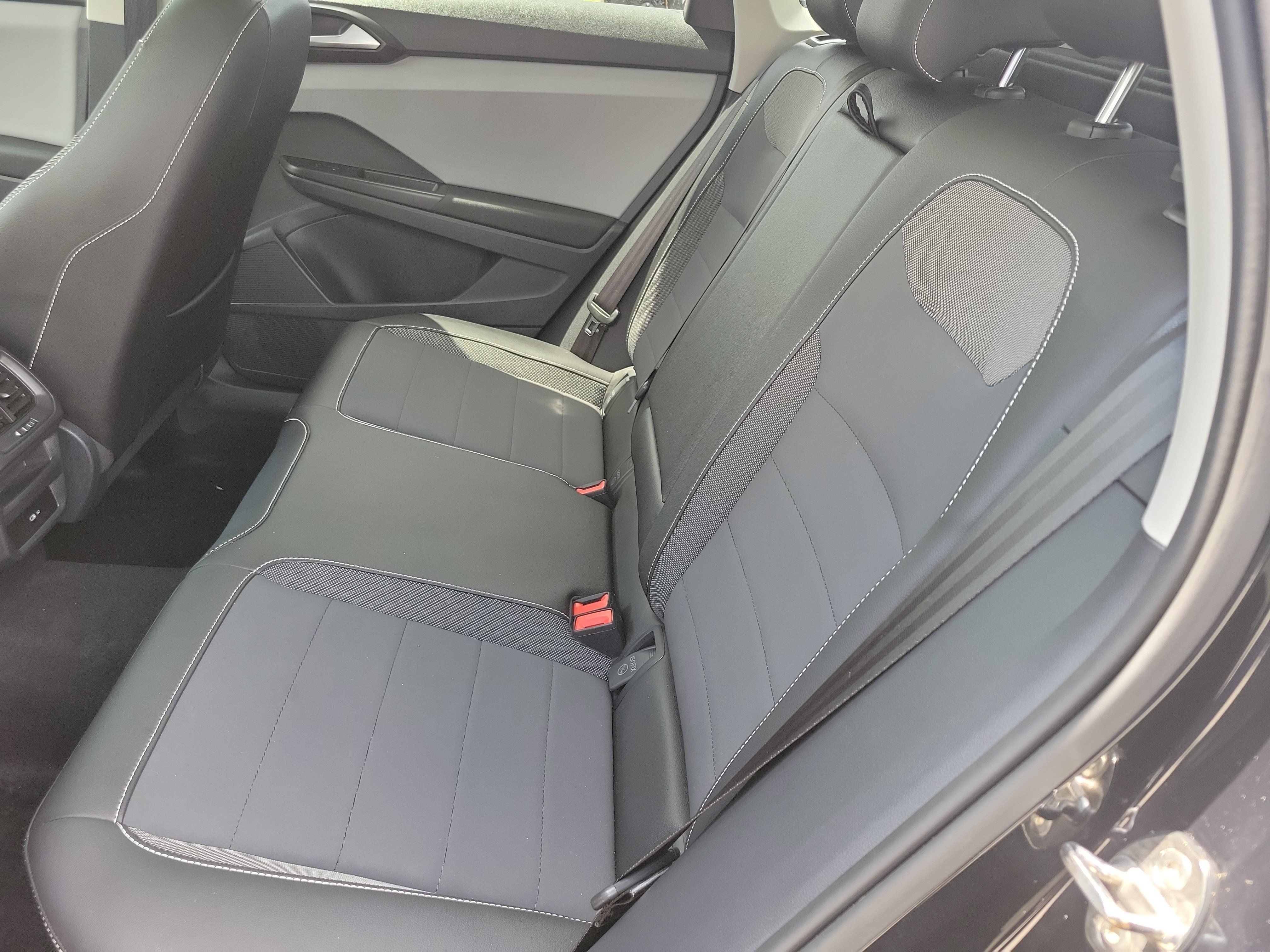Used 2023 Volkswagen Taos SE w/ Panoramic Sunroof Package AWD/4WD image 12