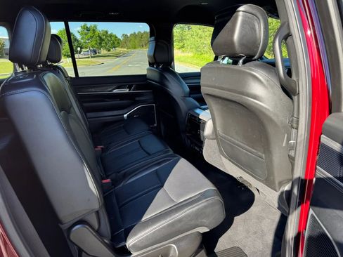 Used 2024 Jeep Wagoneer Series II w/ Flexible Seating Group image 14