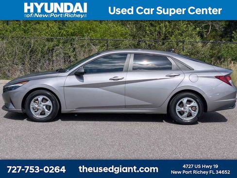 Used 2023 Hyundai Elantra SE FWD image 2