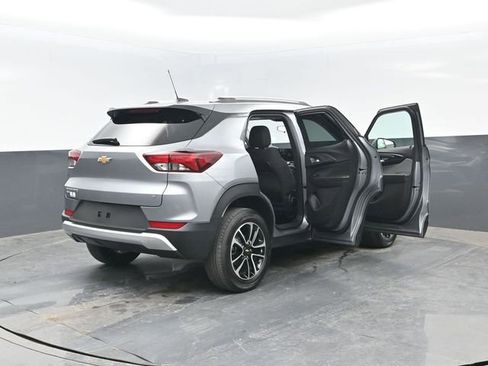 Used 2025 Chevrolet TrailBlazer LT AWD/4WD image 27