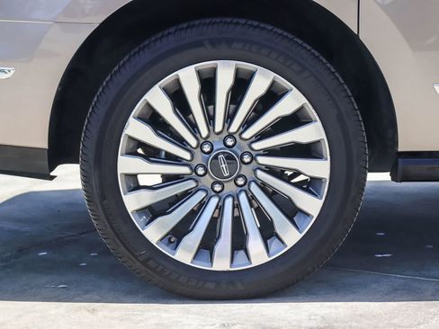 Used 2019 Lincoln Navigator L Reserve AWD/4WD image 8