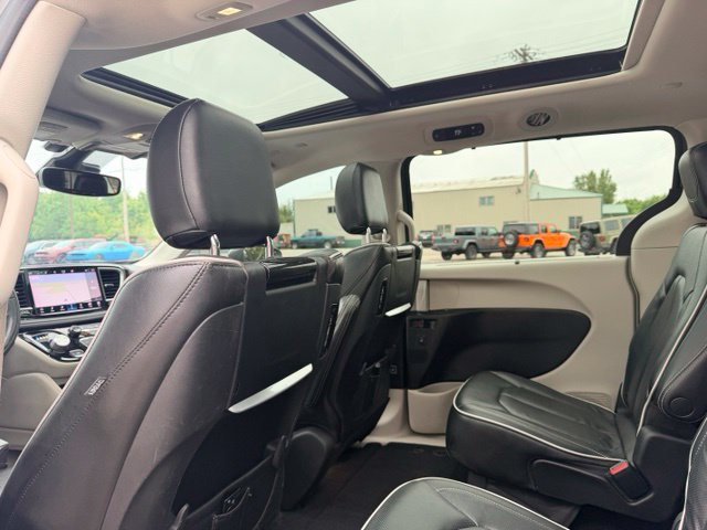 Used 2022 Chrysler Pacifica Limited w/ Uconnect Theater Family Group AWD/4WD image 21