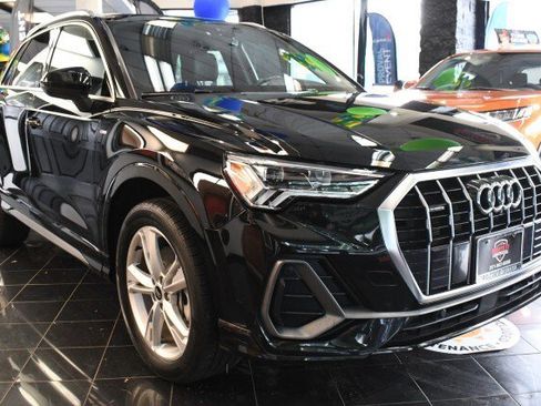 Used 2022 Audi Q3 2.0T Premium Plus w/ Premium Plus Package AWD/4WD image 3