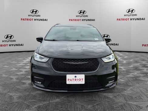 Used 2025 Chrysler Pacifica Limited FWD image 8