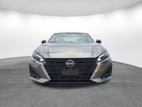 Used 2025 Nissan Altima 2.5 SV FWD image 2