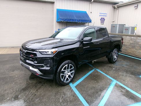 Used 2024 Chevrolet Colorado Z71 w/ Z71 Convenience Package 2 image 5