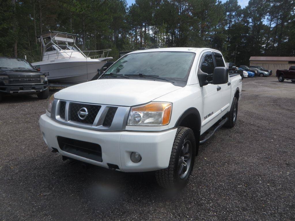 Used 2015 Nissan Titan PRO-4X w/ Pro-4x Luxury Package AWD/4WD image 2