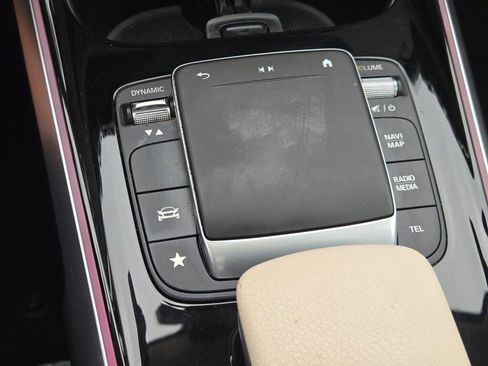 Used 2021 Mercedes-Benz GLB 250 4MATIC image 32