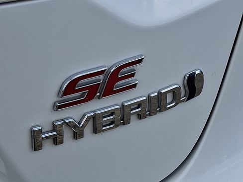 Certified 2023 Toyota Corolla SE w/ SE Package AWD/4WD image 31