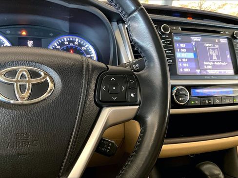 Used 2014 Toyota Highlander XLE image 24