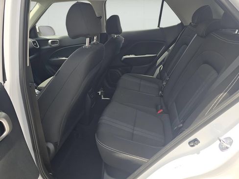 Used 2025 Hyundai Venue SEL FWD image 14