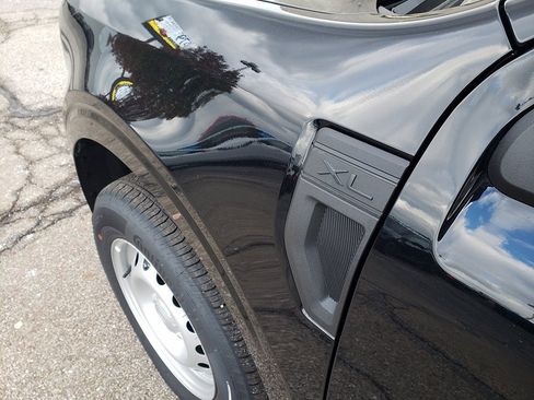 New 2025 Ford Maverick XL image 9