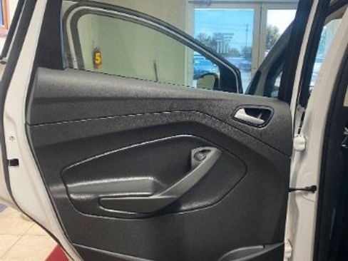 Used 2018 Ford Escape SE image 14