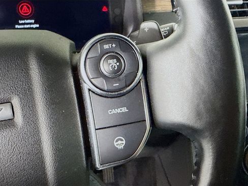 Used 2018 Land Rover Discovery HSE image 15