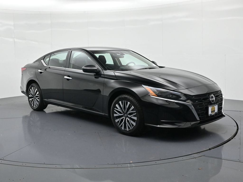 Used 2025 Nissan Altima 2.5 SV AWD/4WD image 4