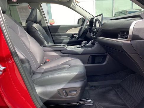 Used 2025 Toyota Grand Highlander Limited image 19