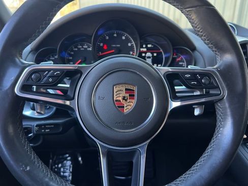 Used 2018 Porsche Cayenne Platinum Edition image 22