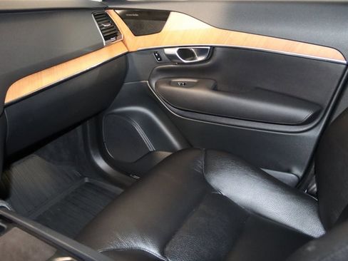 Used 2022 Volvo XC90 T6 Momentum w/ Advanced Package image 42