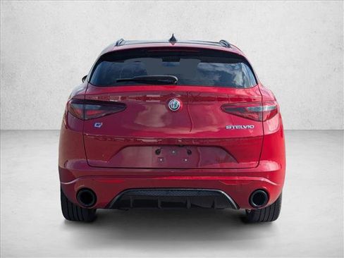 Used 2022 Alfa Romeo Stelvio Veloce image 6