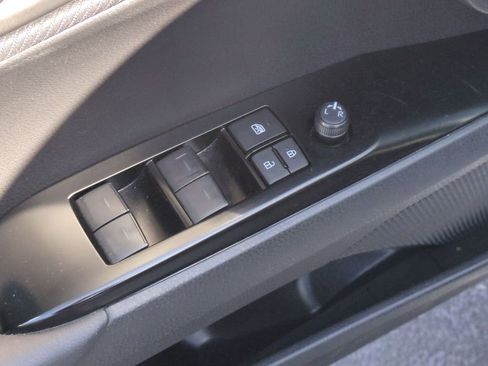 Used 2025 Toyota Camry SE FWD image 13