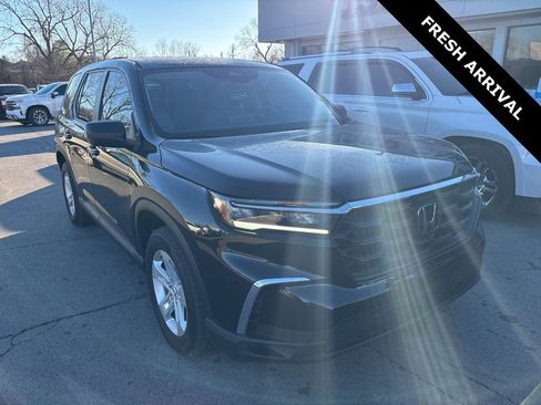 Used 2023 Honda Pilot LX image 1