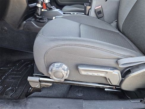 Used 2018 Jeep Wrangler Sport S image 22