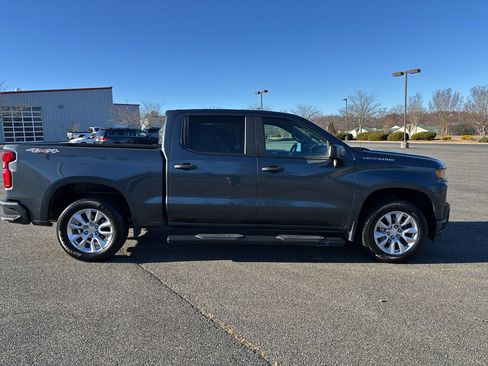 Used 2020 Chevrolet Silverado 1500 Custom w/ Custom Value Package image 4