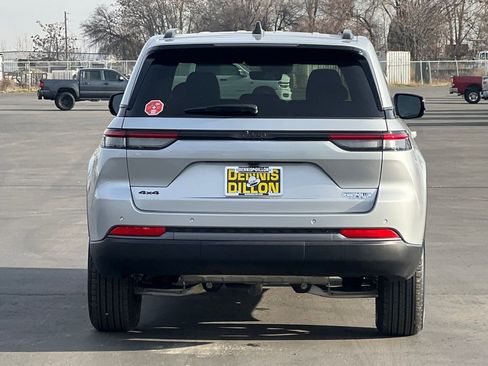 New 2026 Jeep Grand Cherokee Altitude AWD/4WD image 4