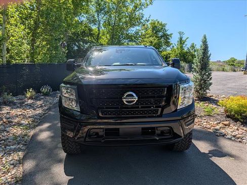 Used 2021 Nissan Titan SV w/ SV Convenience Package AWD/4WD image 8