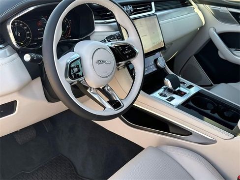 New 2025 Jaguar F-PACE R-Dynamic S image 30