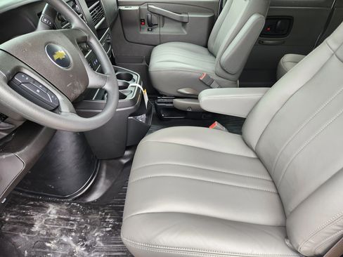 New 2025 Chevrolet Express 3500 LS w/ Chrome Appearance Package image 13