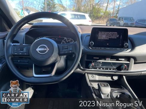 Used 2023 Nissan Rogue SV image 11