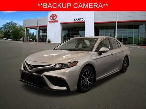 Used 2022 Toyota Camry SE image 6