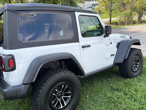 Used 2026 Jeep Wrangler Sport AWD/4WD image 5