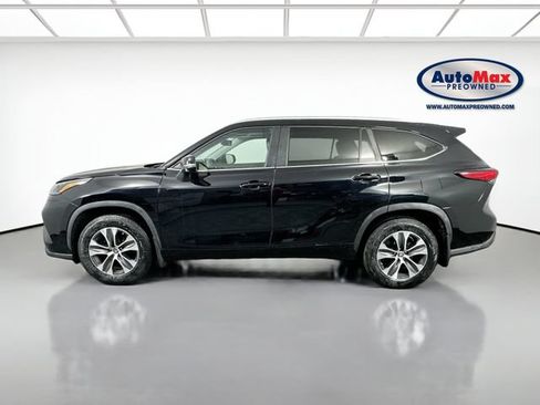 Used 2023 Toyota Highlander XLE AWD/4WD image 7