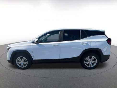 Used 2024 GMC Terrain SLE FWD image 9