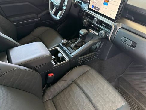 Used 2025 Toyota 4Runner TRD Off-Road AWD/4WD image 18