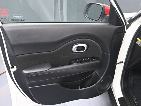 Used 2016 Kia Soul + w/ Designer's Package FWD image 10