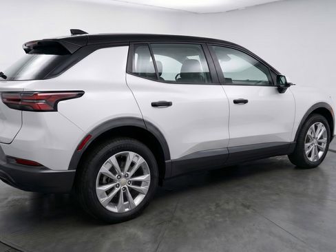 Used 2025 Chevrolet Equinox LT FWD image 9