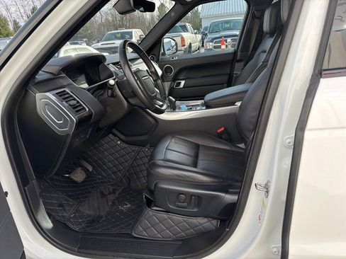 Used 2020 Land Rover Range Rover Sport SE image 2