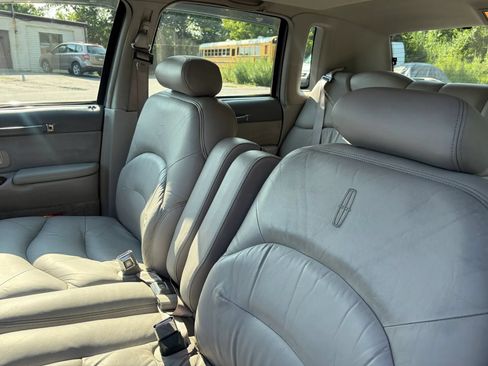 Used 1995 Lincoln Town Car Signature RWD image 25