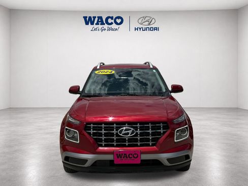 Used 2024 Hyundai Venue Limited FWD image 2