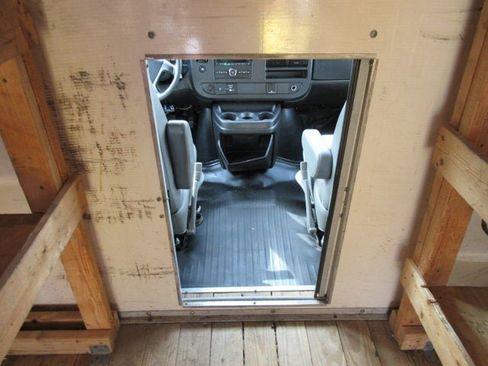 Used 2015 Chevrolet Express 3500 image 19