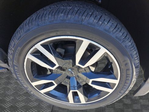 Used 2018 Chevrolet Suburban LT image 13